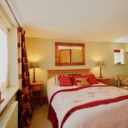 The Old Forge Bed & Breakfast East Kennett Exterior photo