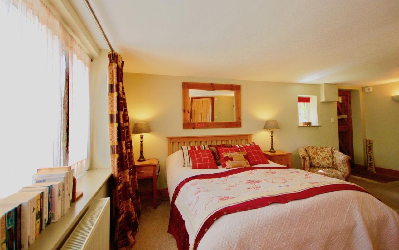The Old Forge Bed & Breakfast East Kennett Exterior photo